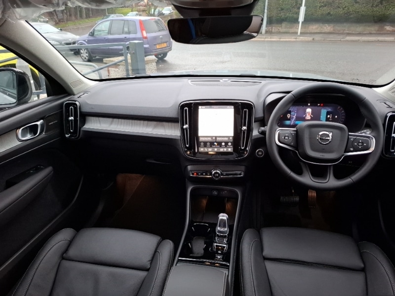 Used Volvo XC40 2025 for sale - 77142044: Photo 2