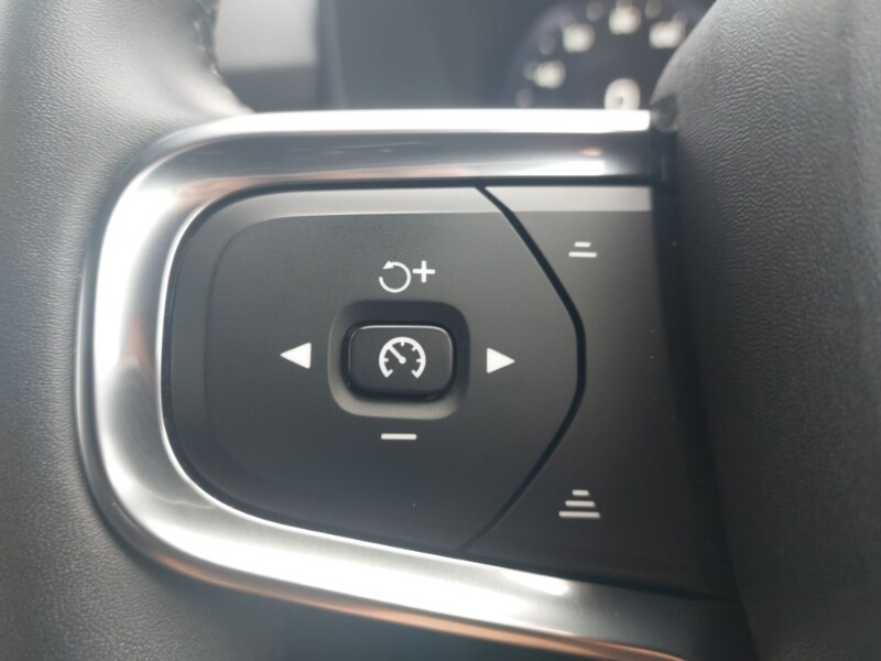 Used Volvo XC40 2023 for sale - 77980856: Photo 15