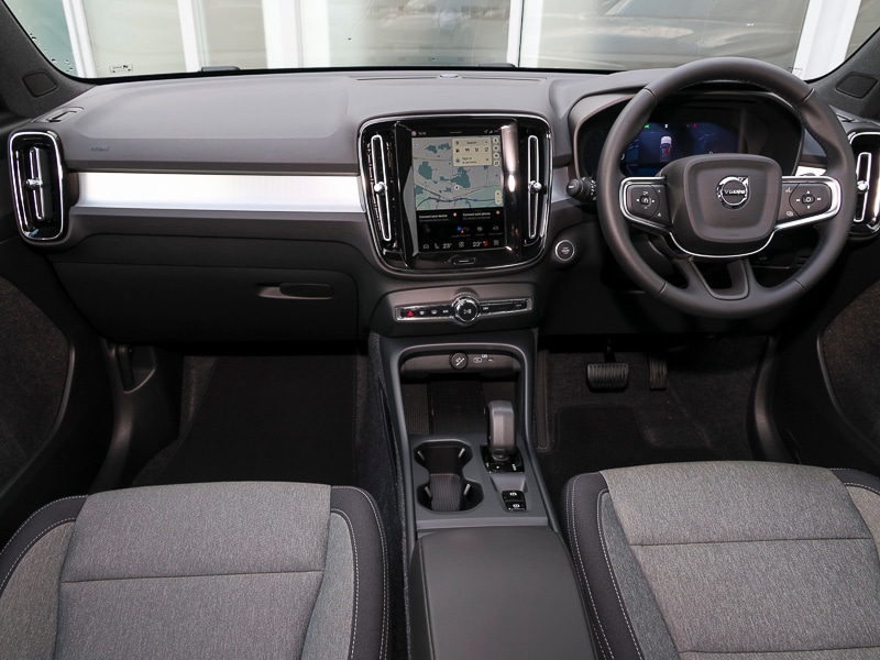 Used Volvo XC40 2025 for sale - 76540475: Photo 2