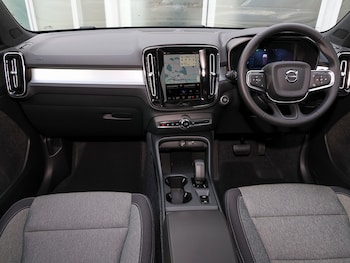 Used Volvo XC40 2025 for sale - 76540475: Photo