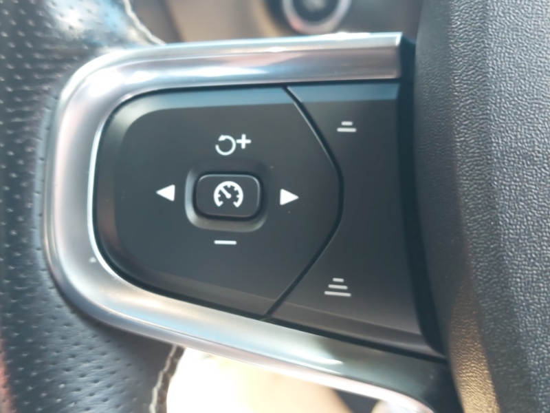 Used Volvo XC40 2021 for sale - 76389631: Photo 13