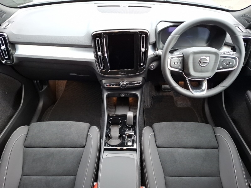 Used Volvo XC40 2025 for sale - 77299446: Photo 2