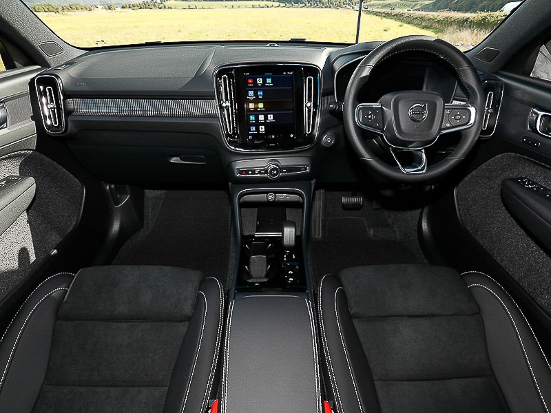 Used Volvo XC40 2025 for sale - 77543978: Photo 2