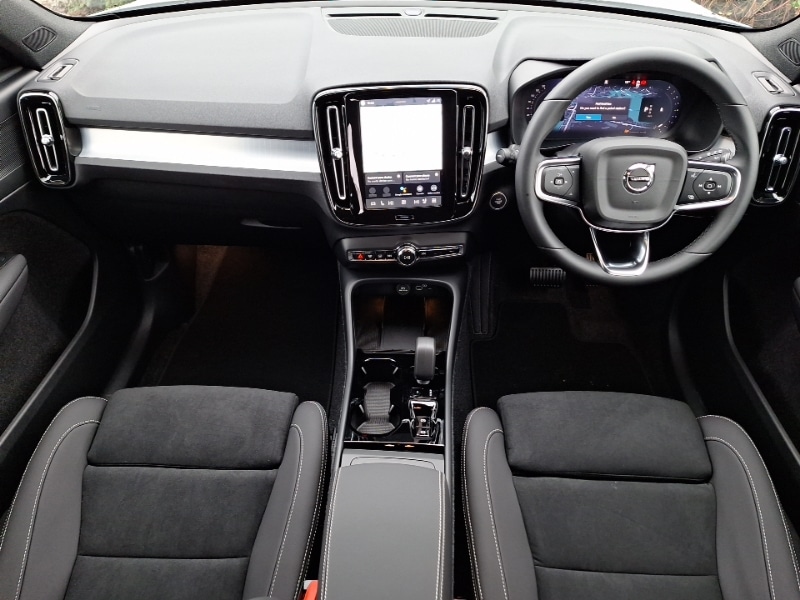 Used Volvo XC40 2025 for sale - 77526671: Photo 2