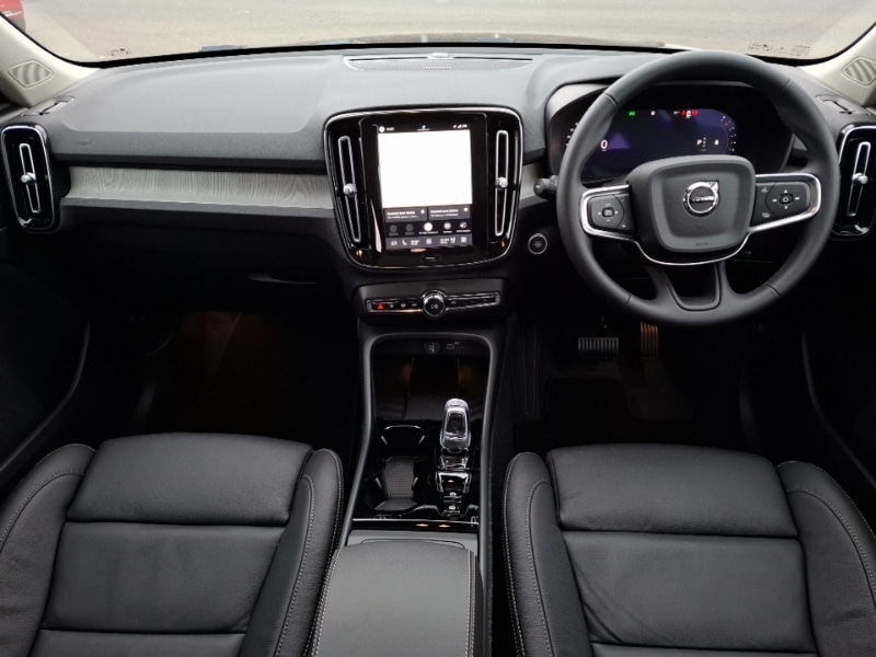 Used Volvo XC40 2025 for sale - 77921894: Photo 2