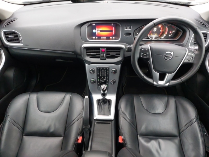 Used Volvo V40 2019 for sale - 77623083: Photo 2