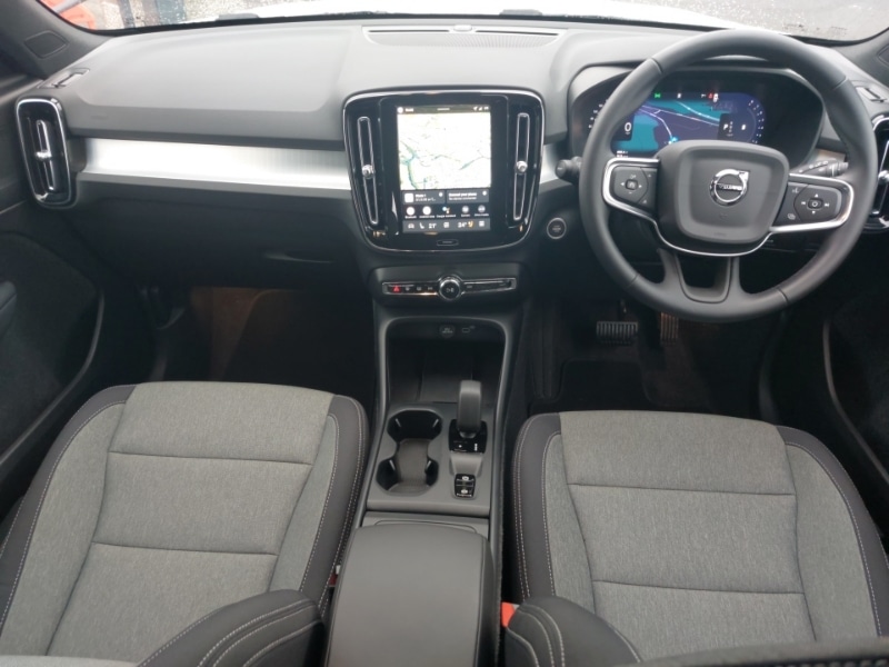 Used Volvo XC40 2025 for sale - 77852405: Photo 2