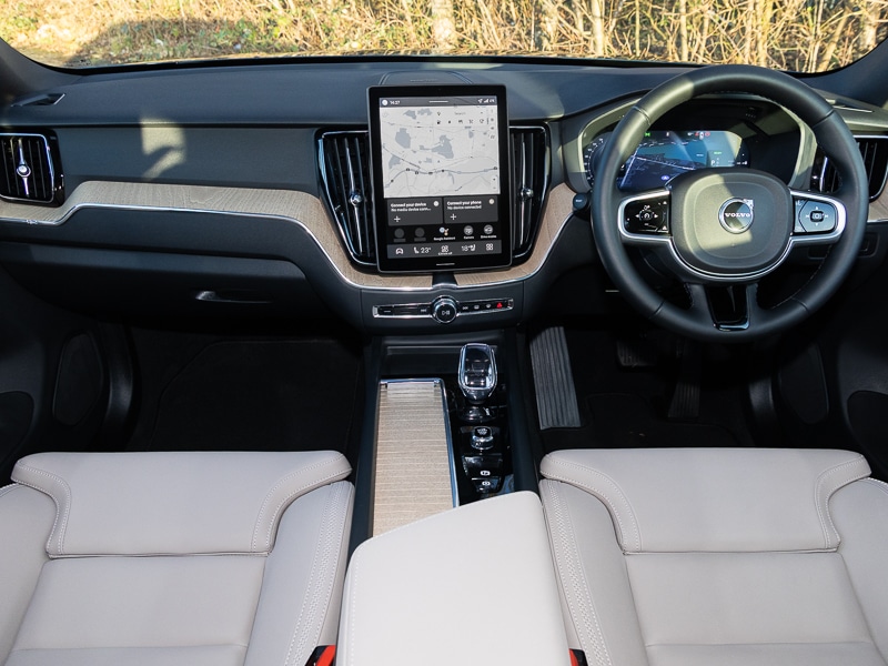 Used Volvo XC60 2025 for sale - 76785695: Photo 2