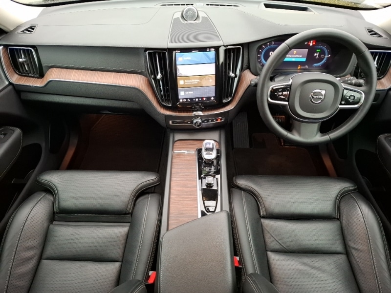 Used Volvo XC60 2023 for sale - 77114802: Photo 2