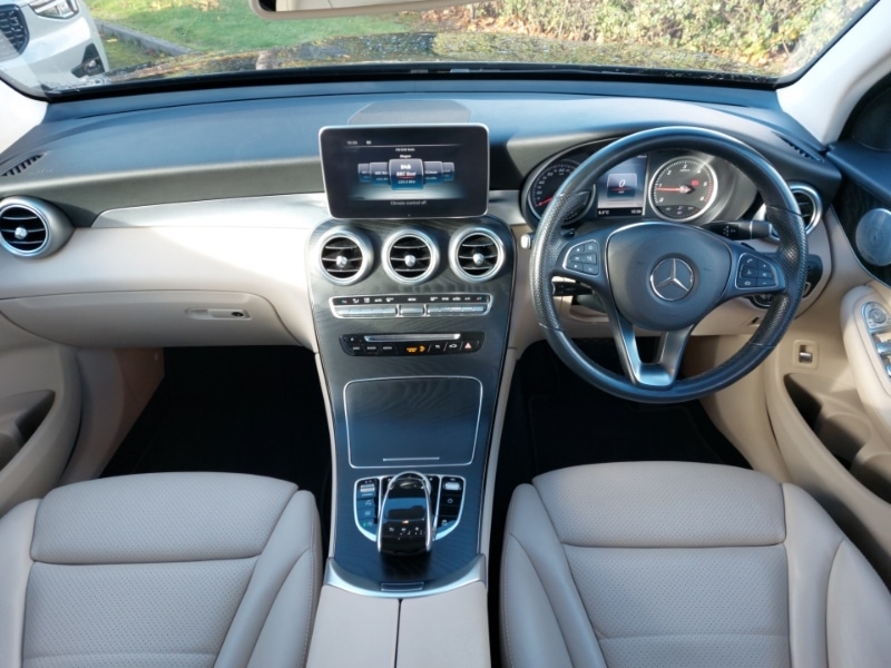 Used Mercedes-Benz GLC 2018 for sale - 76671061: Photo 2