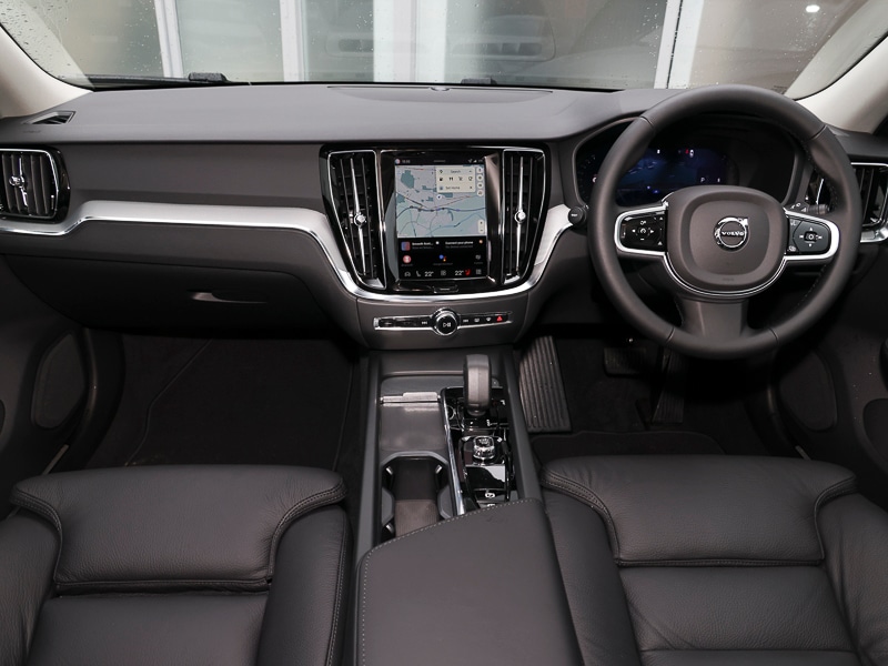 Used Volvo V60 2025 for sale - 76571692: Photo 2