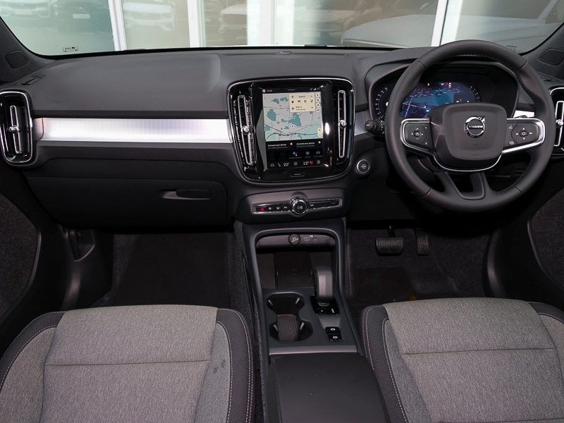 Used Volvo XC40 2025 for sale - 76540453: Photo 2