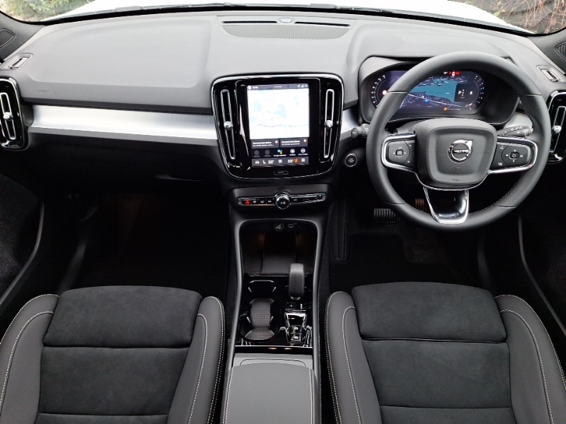 Used Volvo XC40 2025 for sale - 76427264: Photo 2