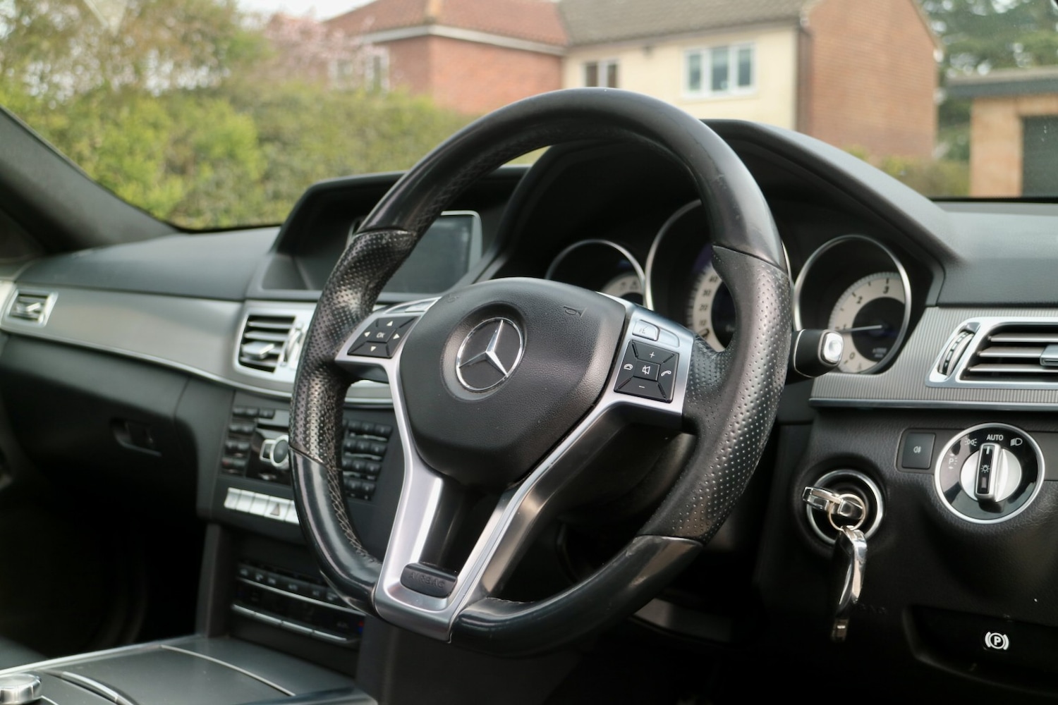 Used Mercedes-Benz E Class 2014 for sale - 77997281: Photo 16
