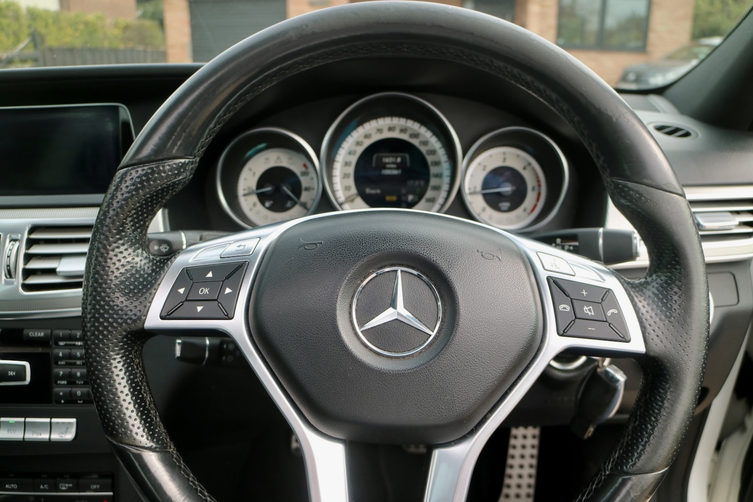 Used Mercedes-Benz E Class 2014 for sale - 77997281: Photo 25