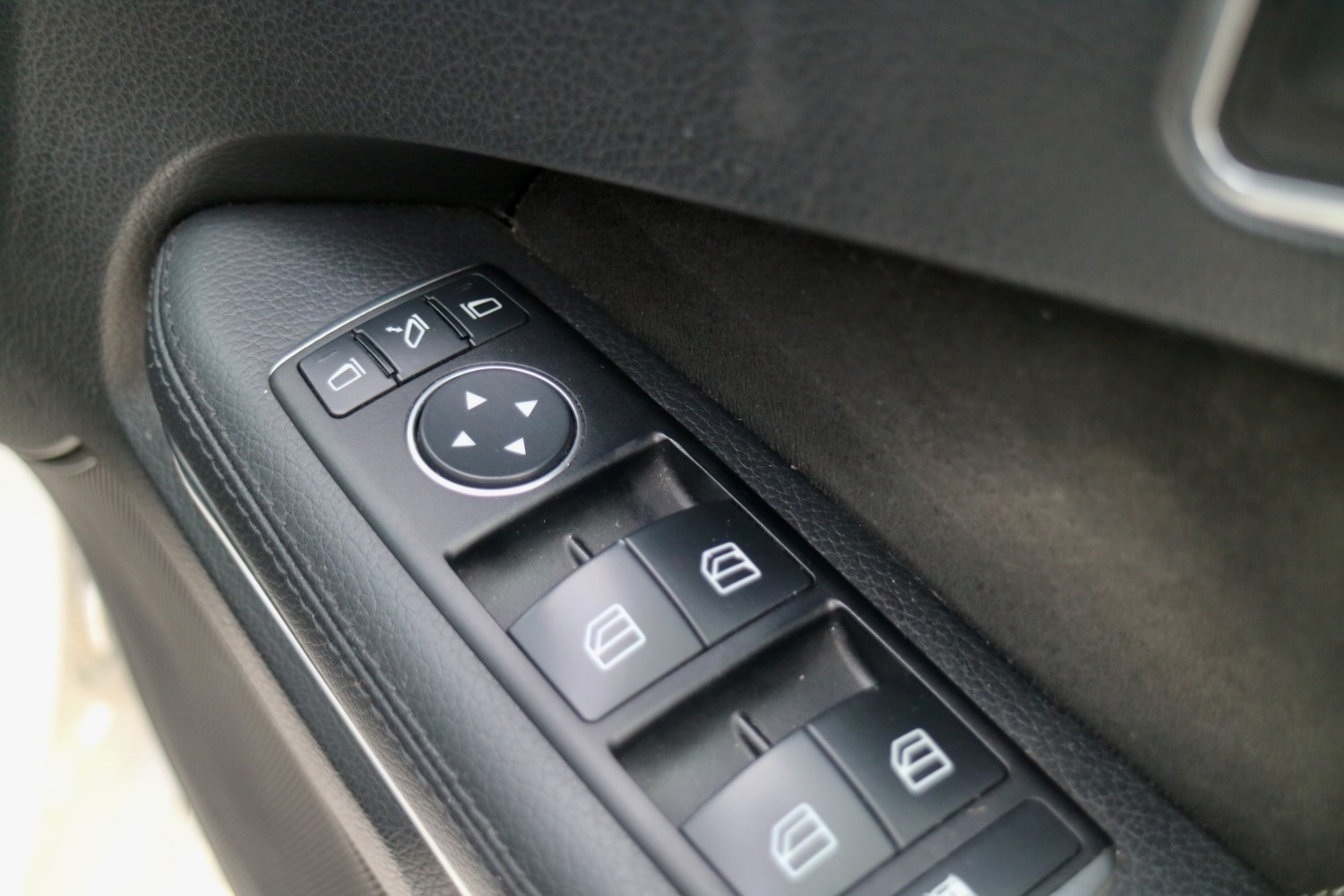 Used Mercedes-Benz E Class 2014 for sale - 77997281: Photo 30