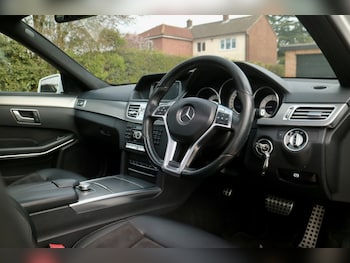 Used Mercedes-Benz E Class 2014 for sale - 77997281: Photo