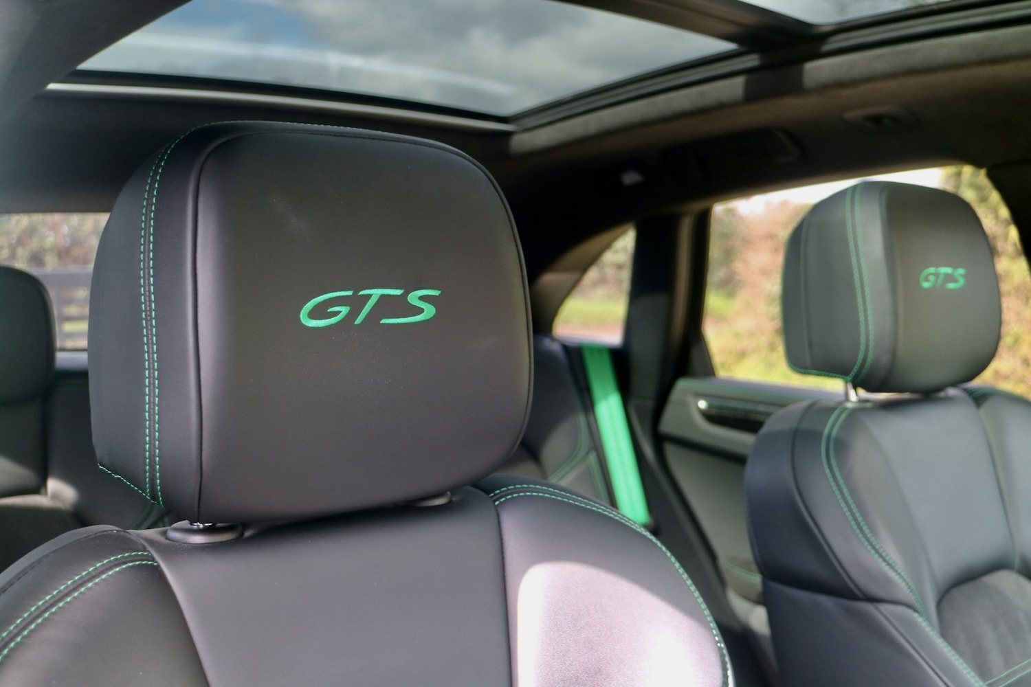 Used Porsche Macan 2022 for sale - 78018457: Photo 2