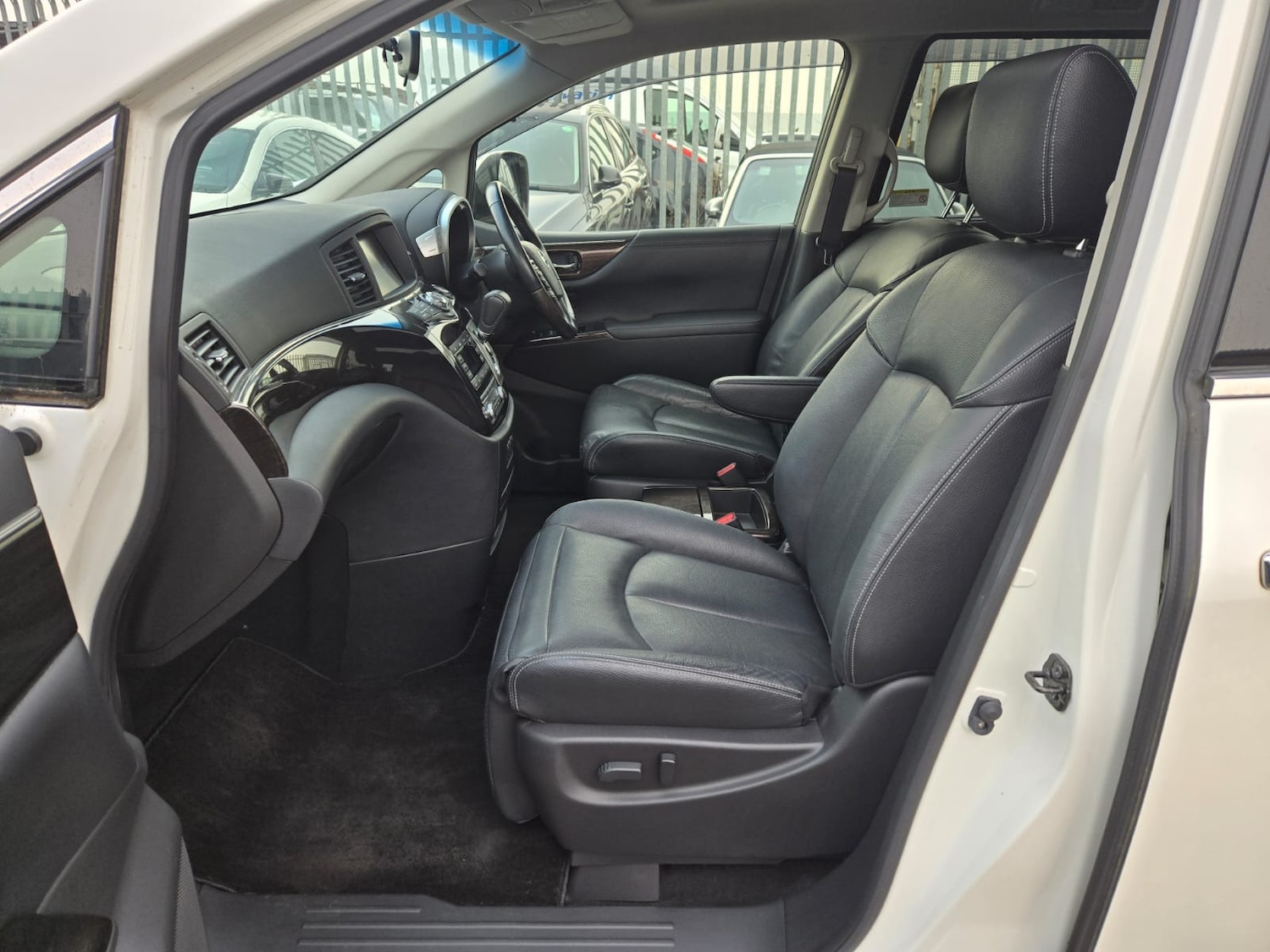 Used Nissan Elgrand 2013 for sale - 77752780: Photo 10