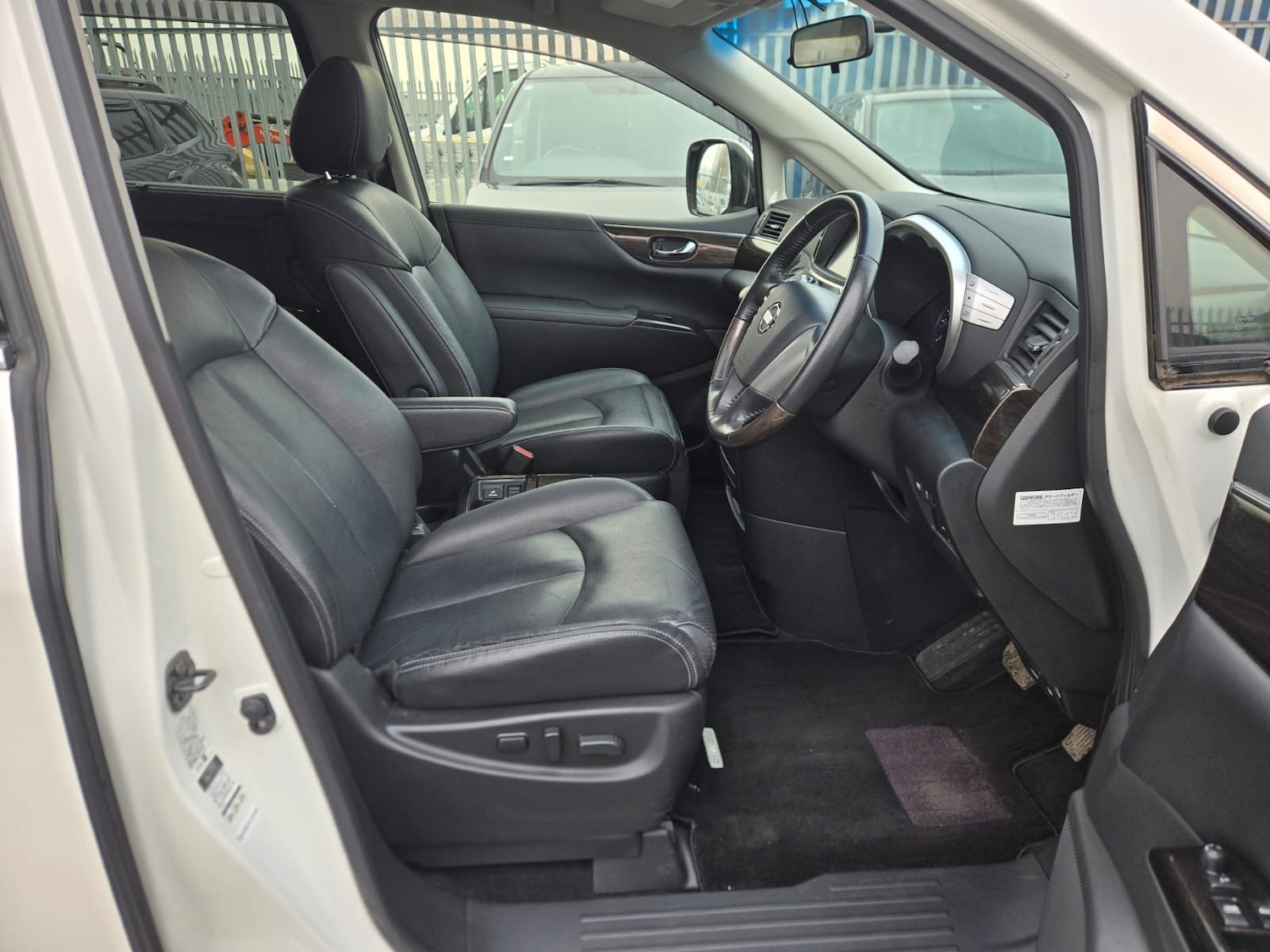 Used Nissan Elgrand 2013 for sale - 77752780: Photo 11