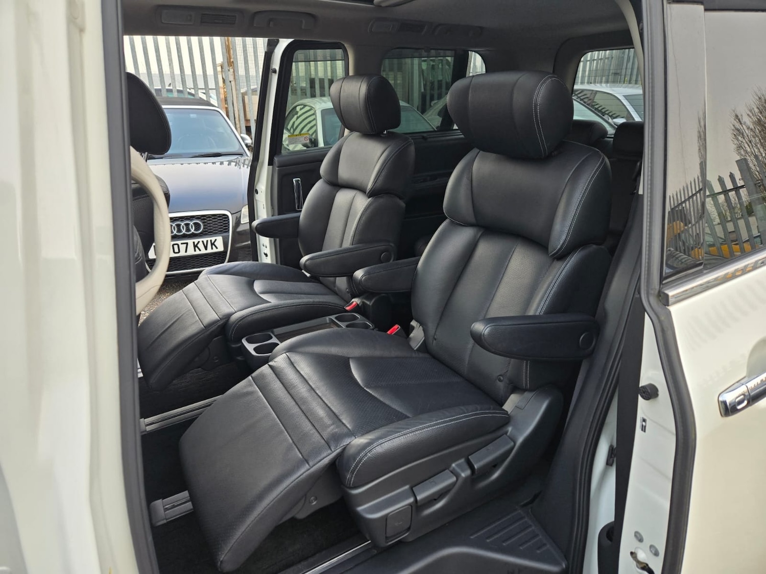 Used Nissan Elgrand 2013 for sale - 77752780: Photo 14