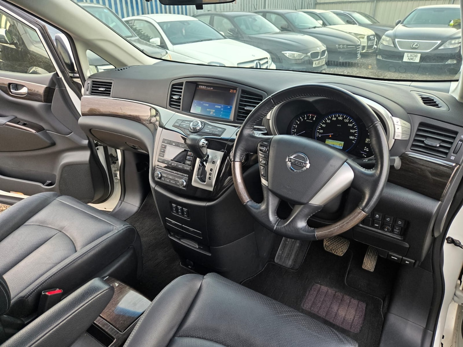 Used Nissan Elgrand 2013 for sale - 77752780: Photo 19