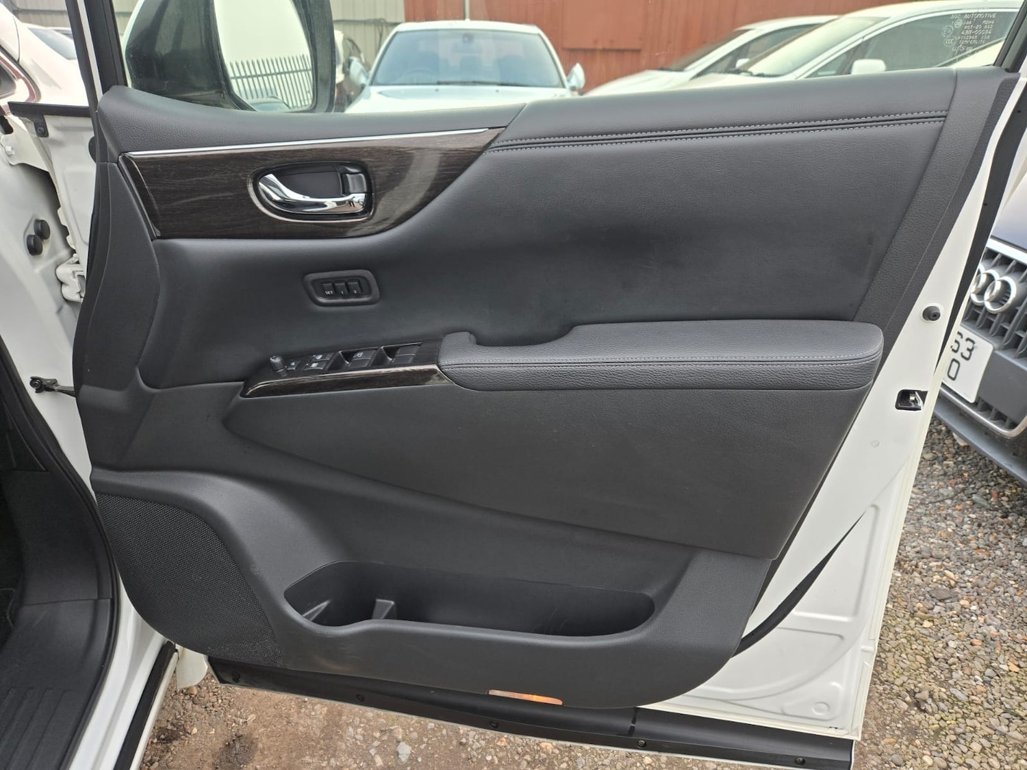 Used Nissan Elgrand 2013 for sale - 77752780: Photo 24