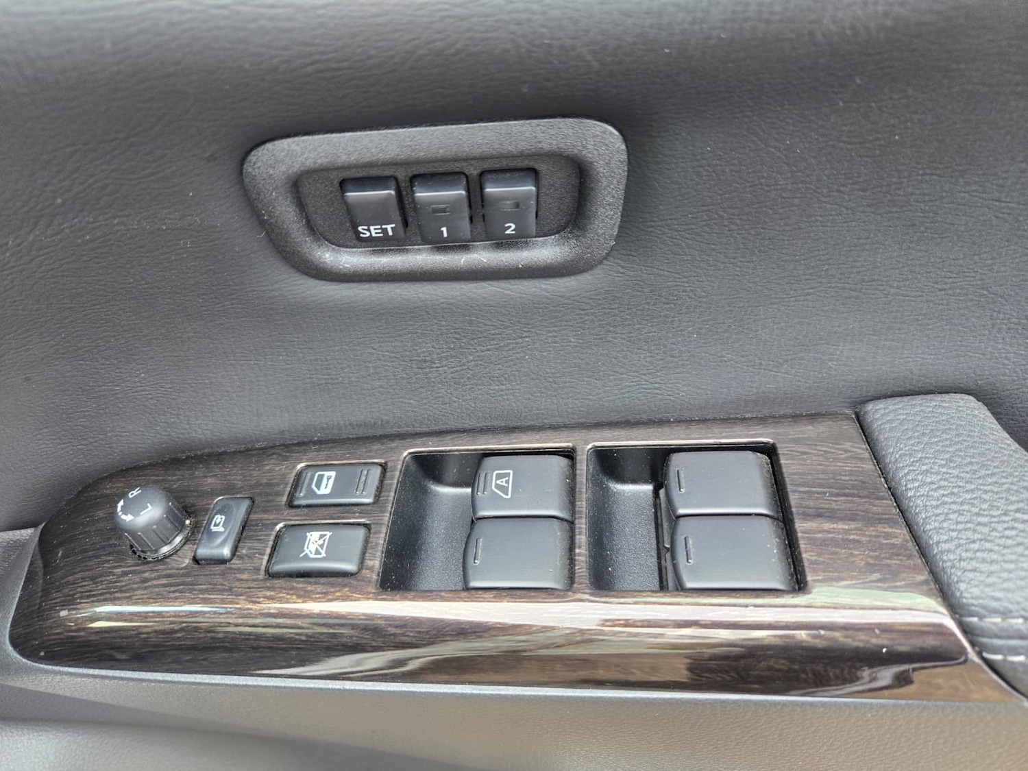 Used Nissan Elgrand 2013 for sale - 77752780: Photo 25