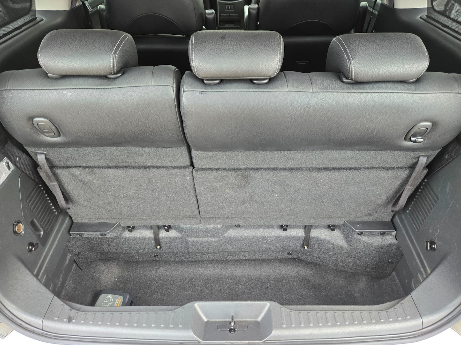 Used Nissan Elgrand 2013 for sale - 77752780: Photo 27