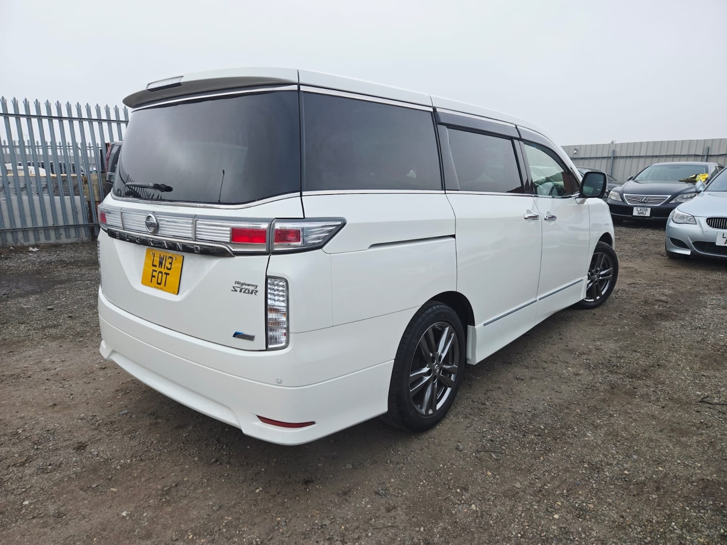 Used Nissan Elgrand 2013 for sale - 77752780: Photo 4