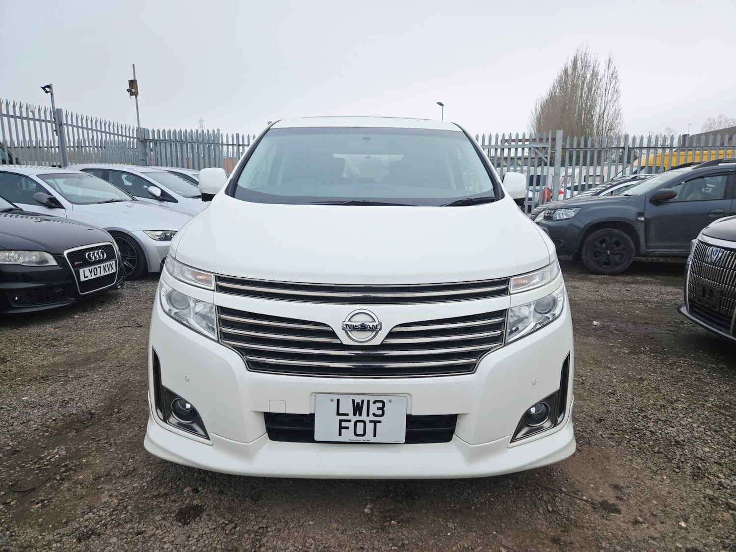 Used Nissan Elgrand 2013 for sale - 77752780: Photo 5