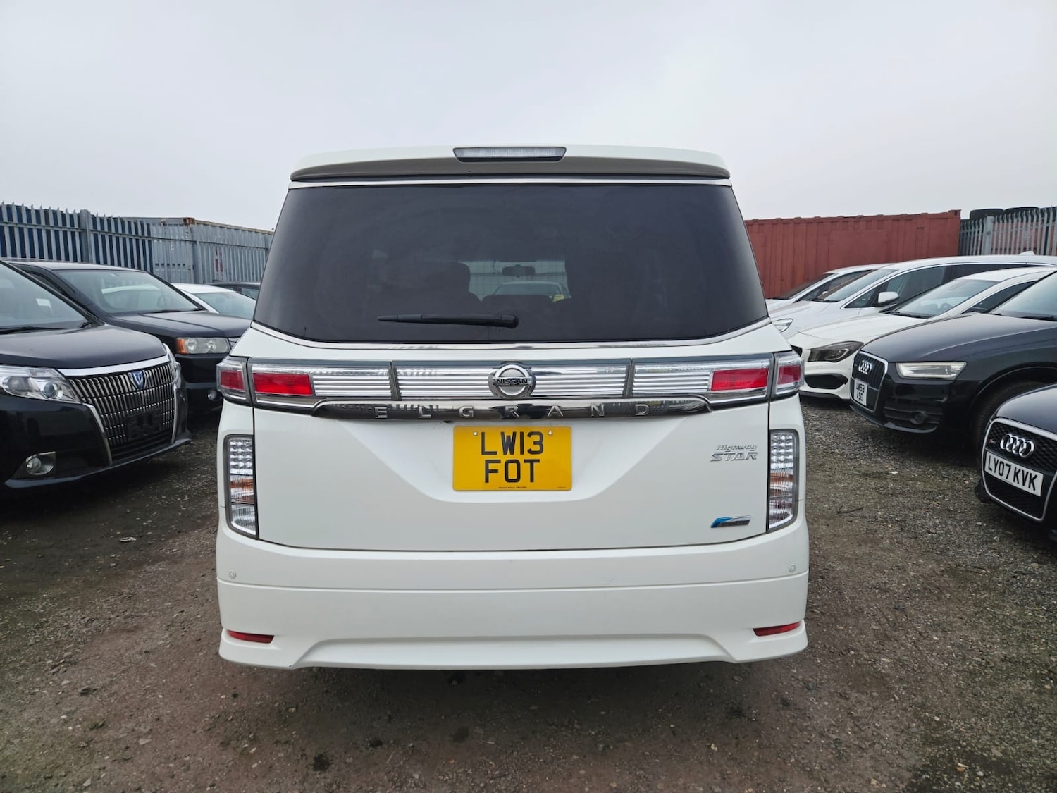 Used Nissan Elgrand 2013 for sale - 77752780: Photo 6