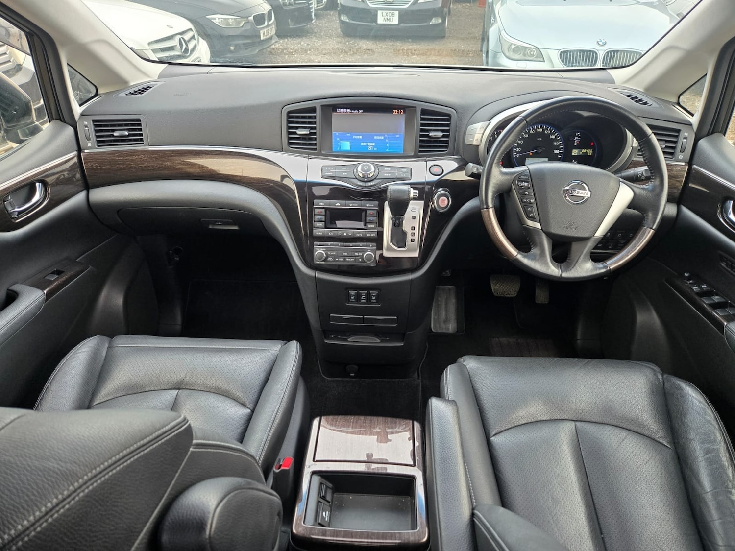 Used Nissan Elgrand 2013 for sale - 77752780: Photo 7