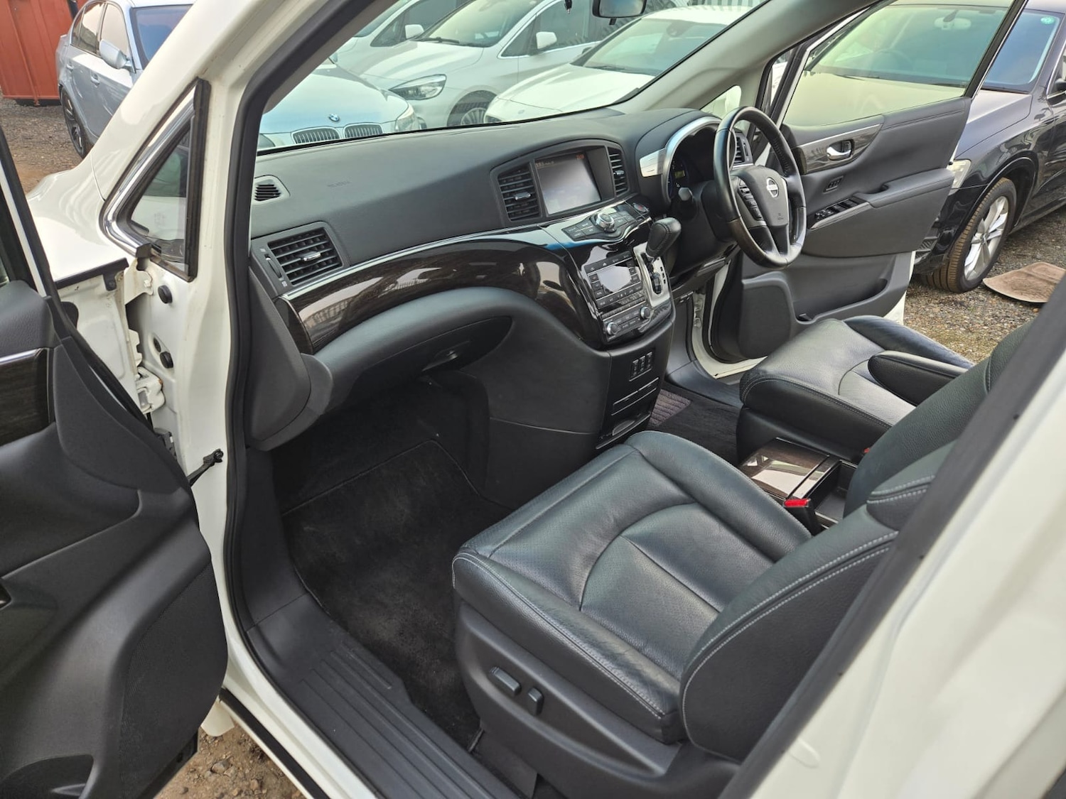 Used Nissan Elgrand 2013 for sale - 77752780: Photo 8