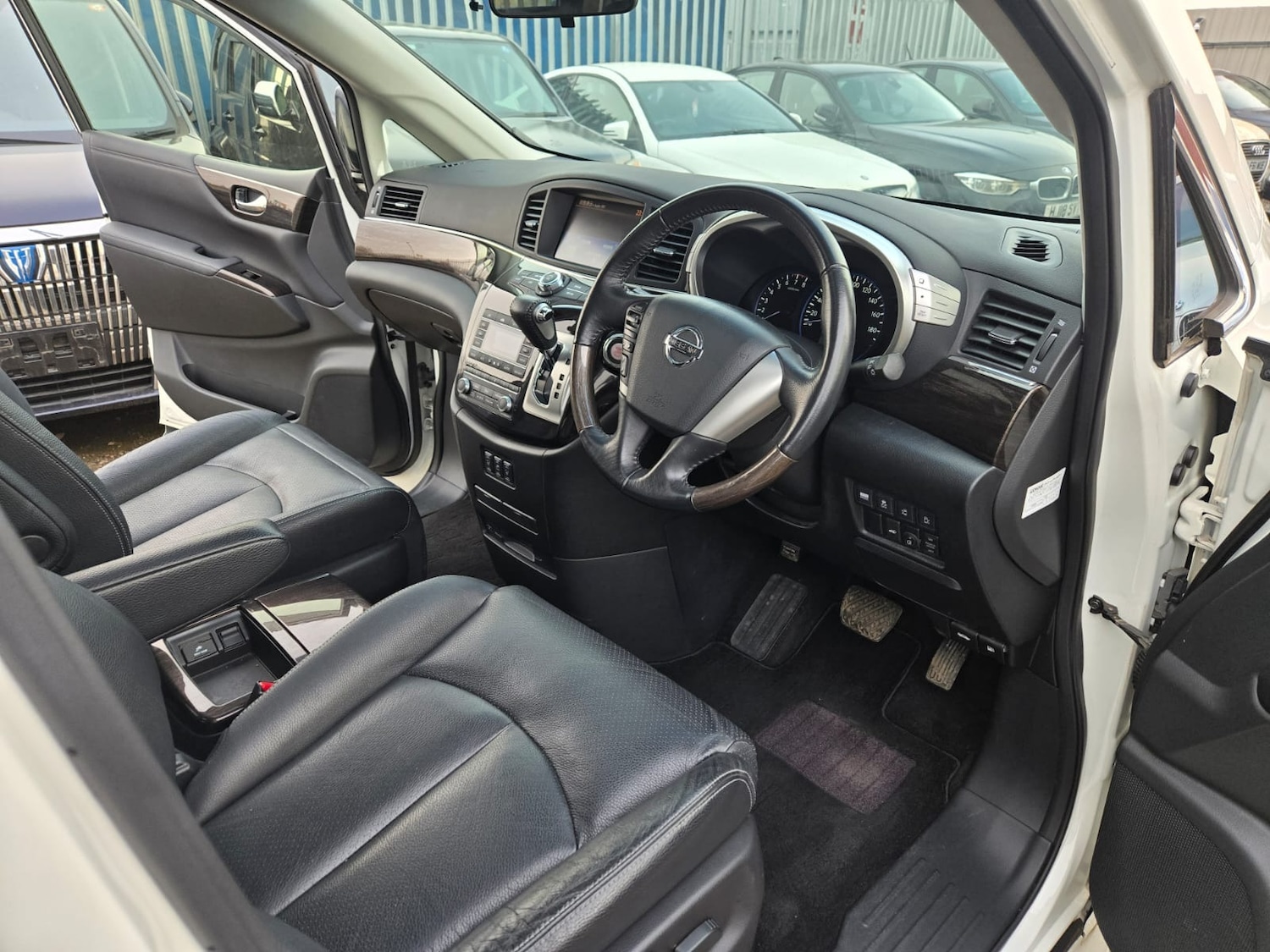 Used Nissan Elgrand 2013 for sale - 77752780: Photo 9