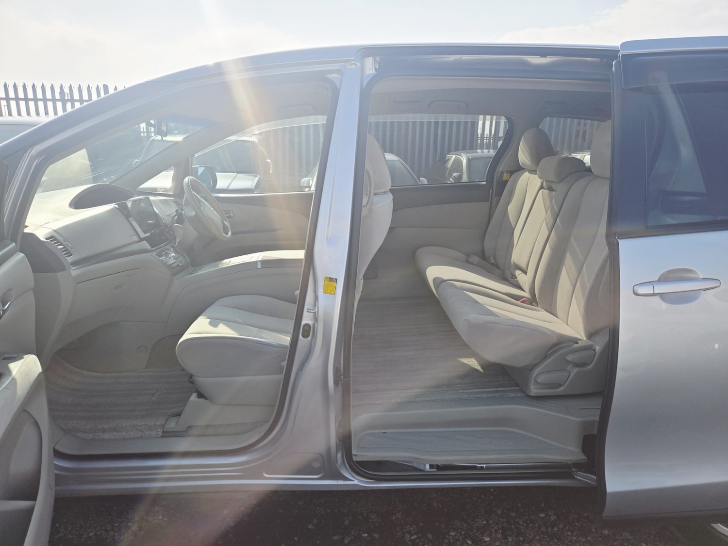 Used Toyota Estima 2017 for sale - 77806957: Photo 14