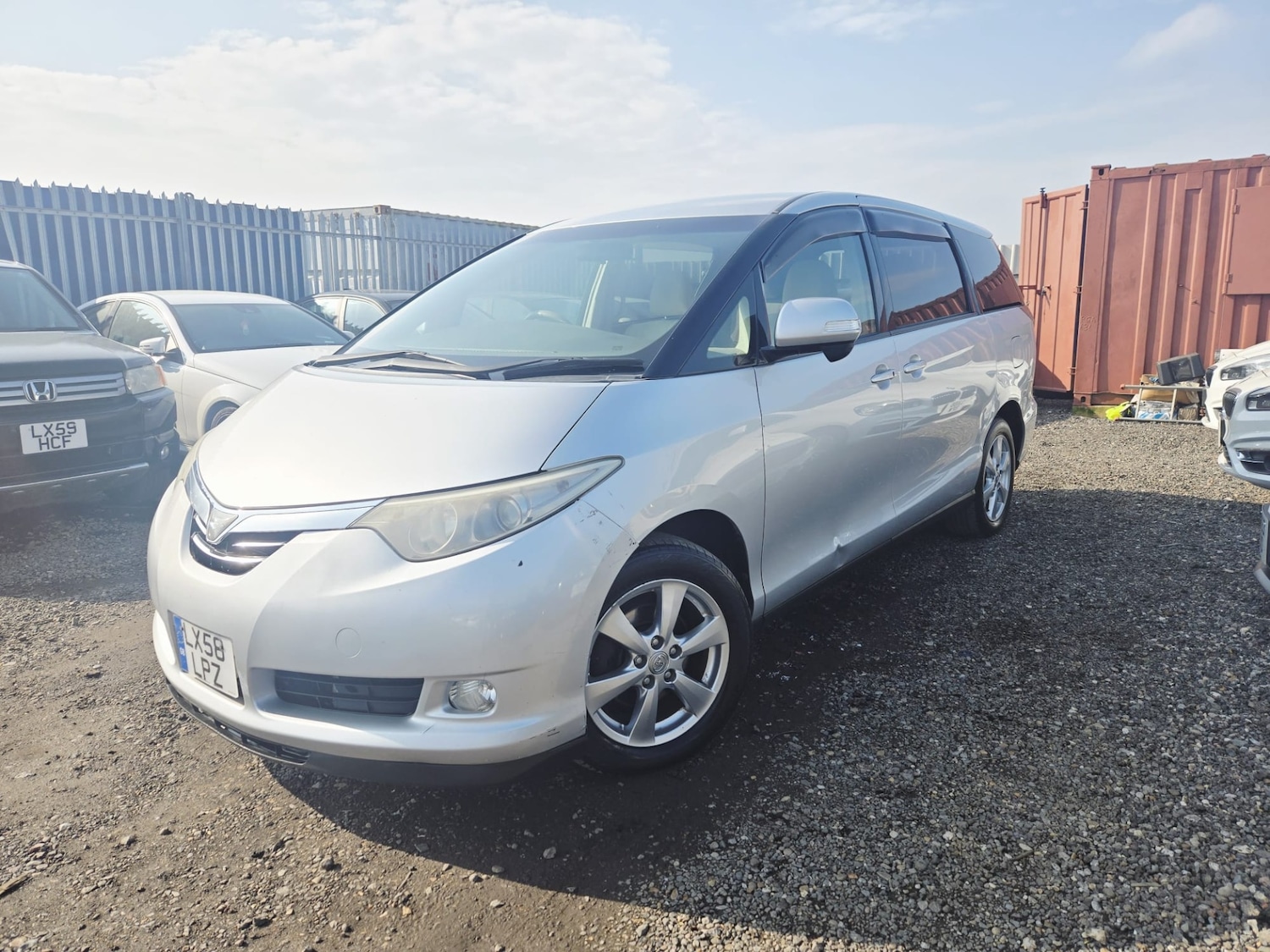 Used Toyota Estima 2017 for sale - 77806957: Photo 2