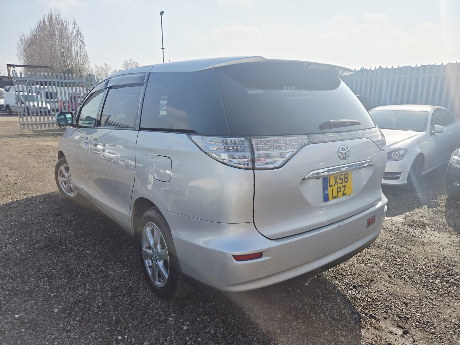 Used Toyota Estima 2017 for sale - 77806957: Photo 3