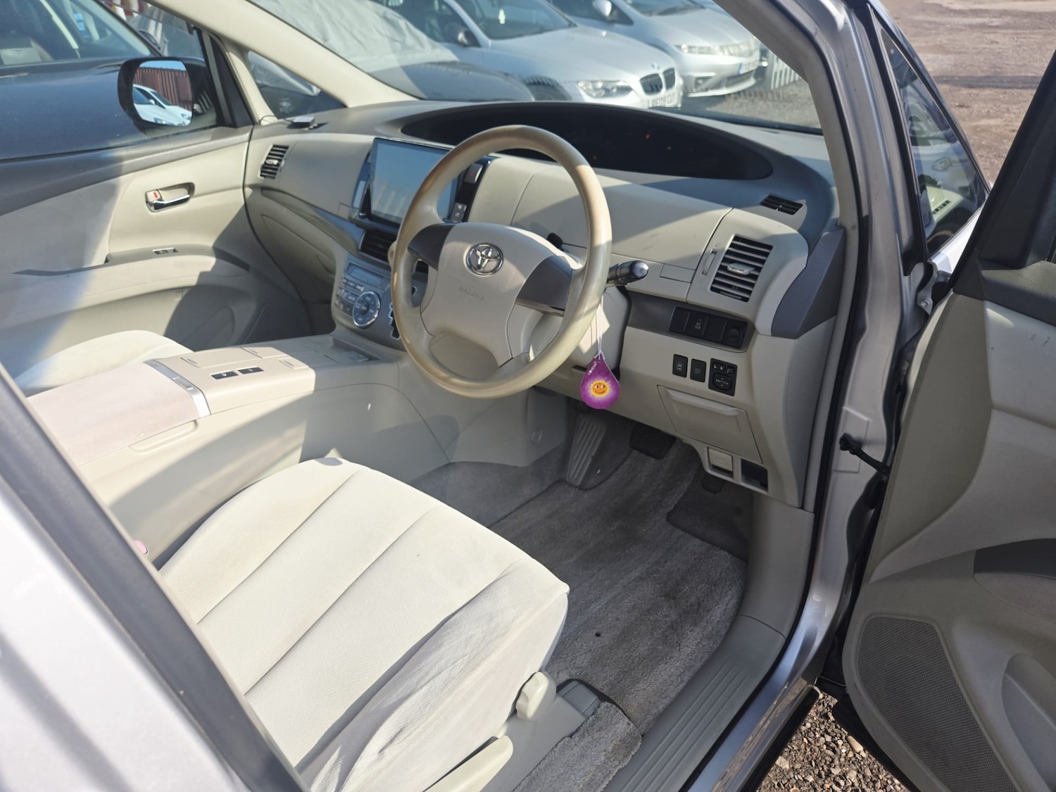 Used Toyota Estima 2017 for sale - 77806957: Photo 5