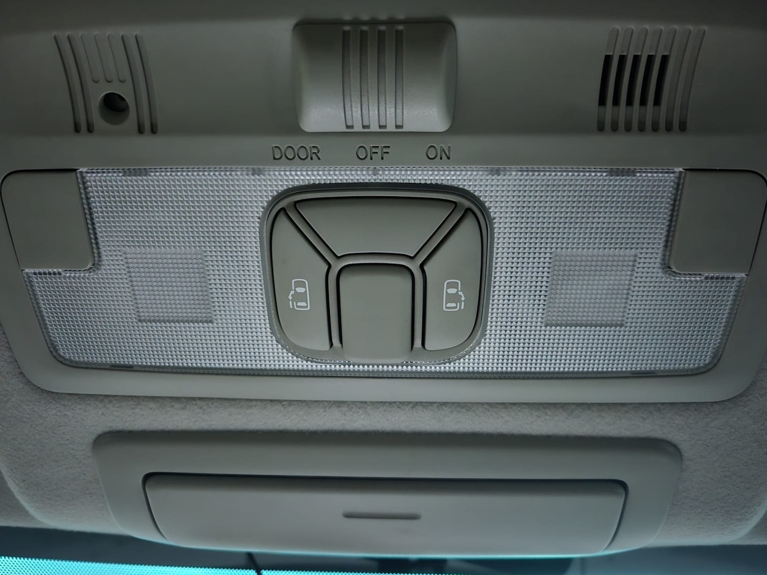 Used Toyota Estima 2012 for sale - 76911321: Photo 17