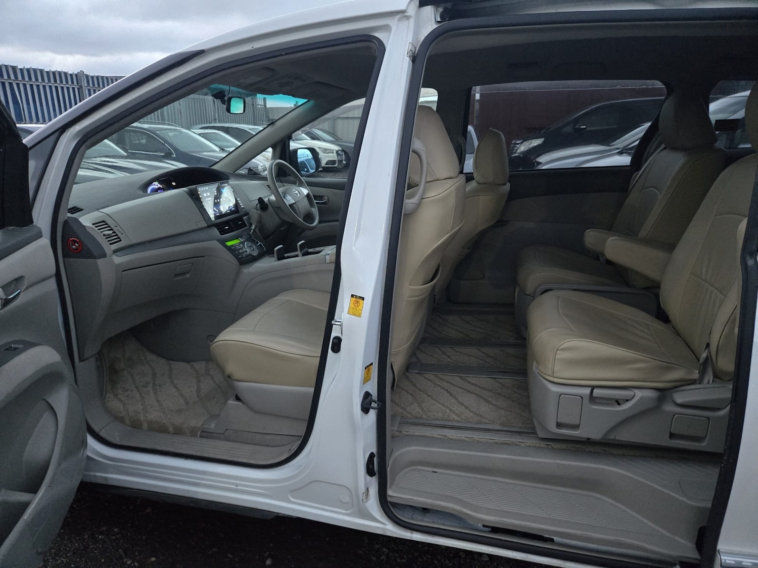 Used Toyota Estima 2012 for sale - 76911321: Photo 19