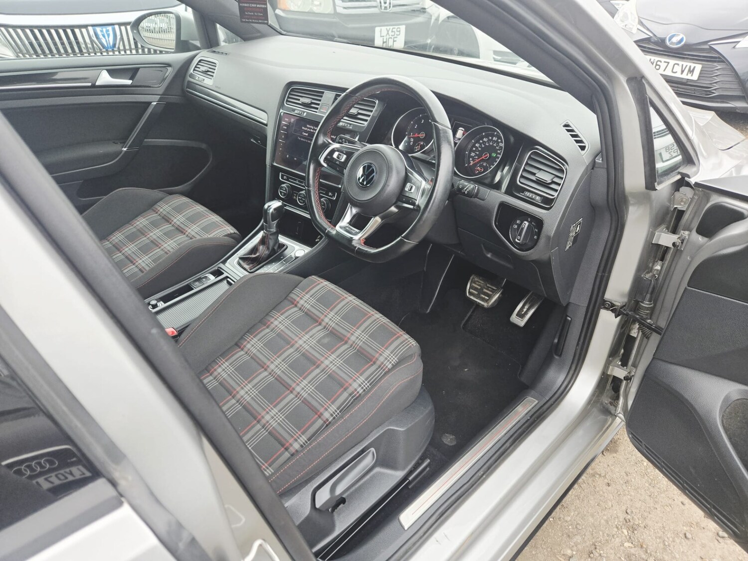 Used Volkswagen Golf 2015 for sale - 77864931: Photo 11