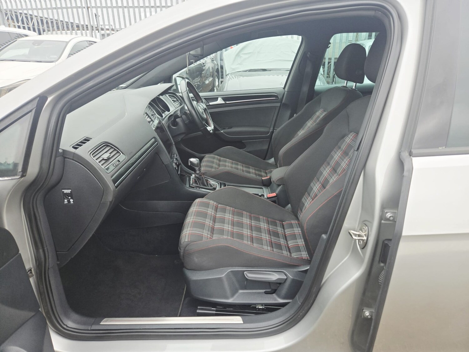 Used Volkswagen Golf 2015 for sale - 77864931: Photo 12