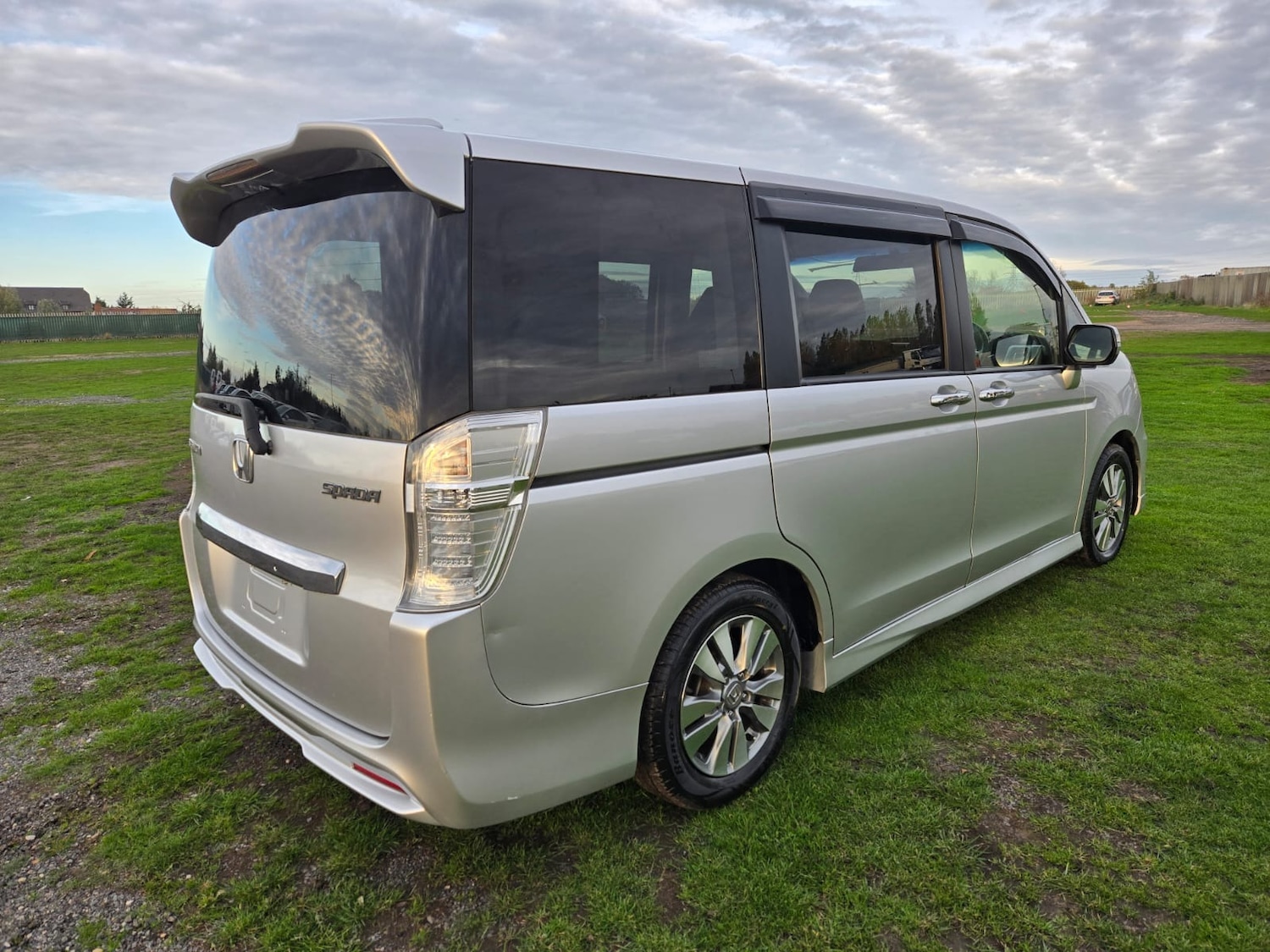 Used Honda Stepwagon 2014 for sale - 76492327: Photo 4
