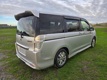 Used Honda Stepwagon 2014 for sale - 76492327: Photo