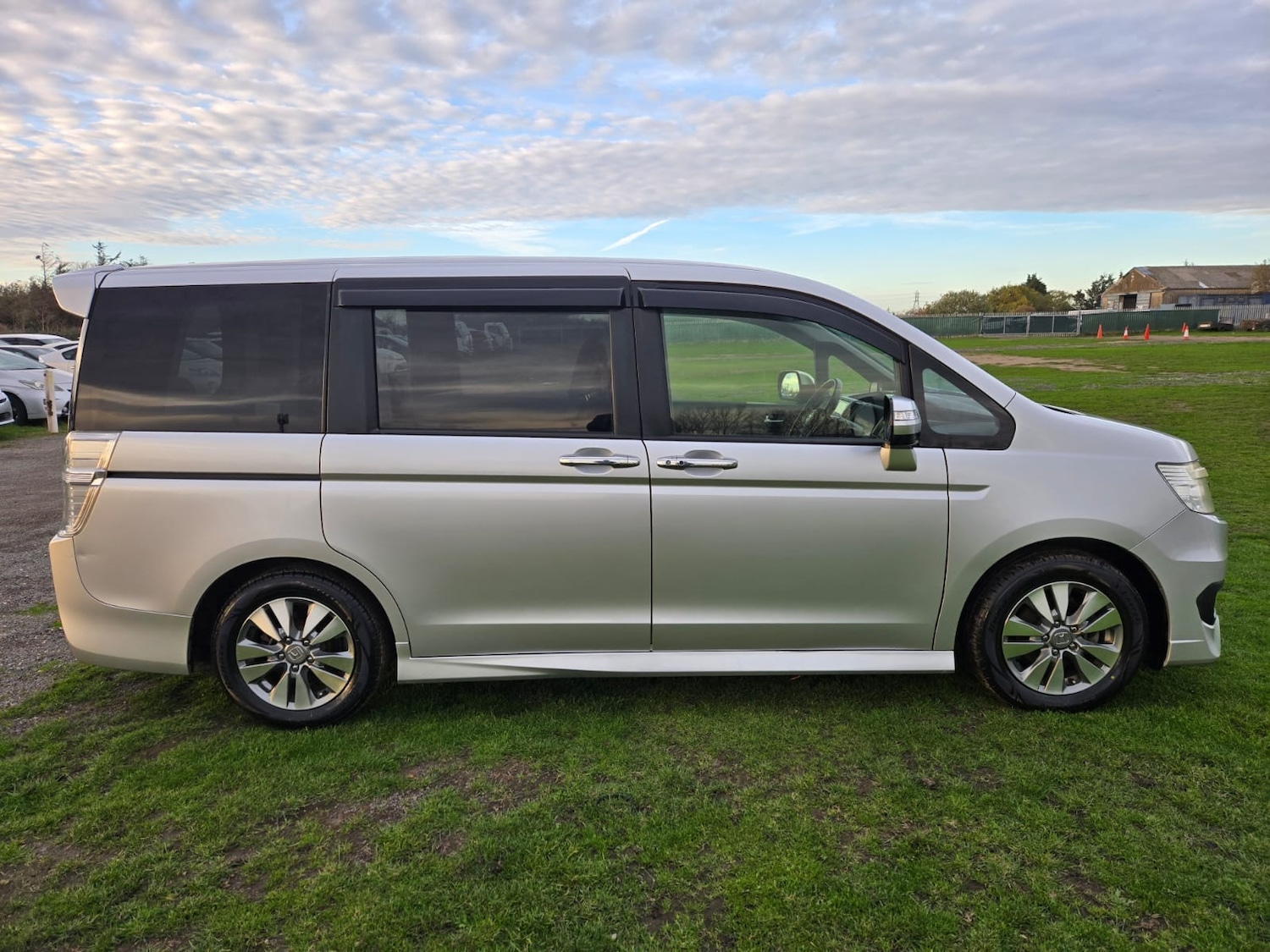 Used Honda Stepwagon 2014 for sale - 76492327: Photo 6