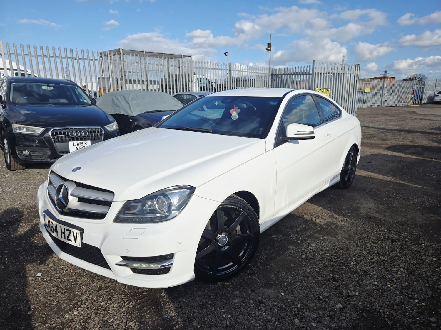 Used Mercedes-Benz C Class 2014 for sale - 77872044: Photo 2