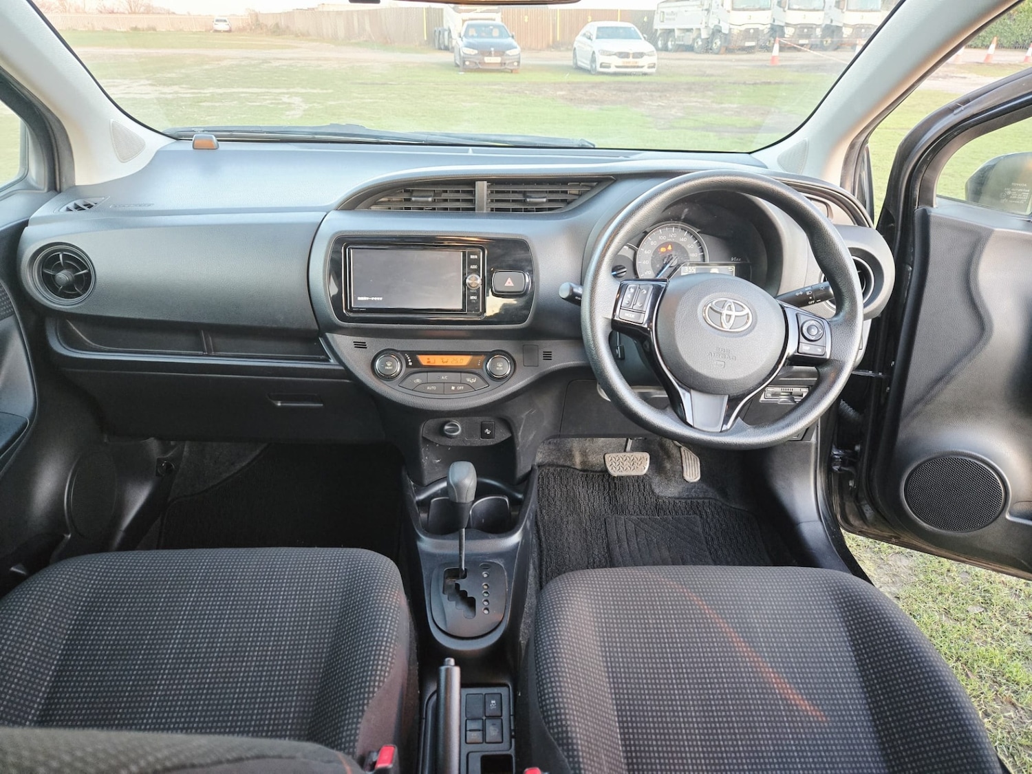 Used Toyota Yaris 2017 for sale - 77107240: Photo 10