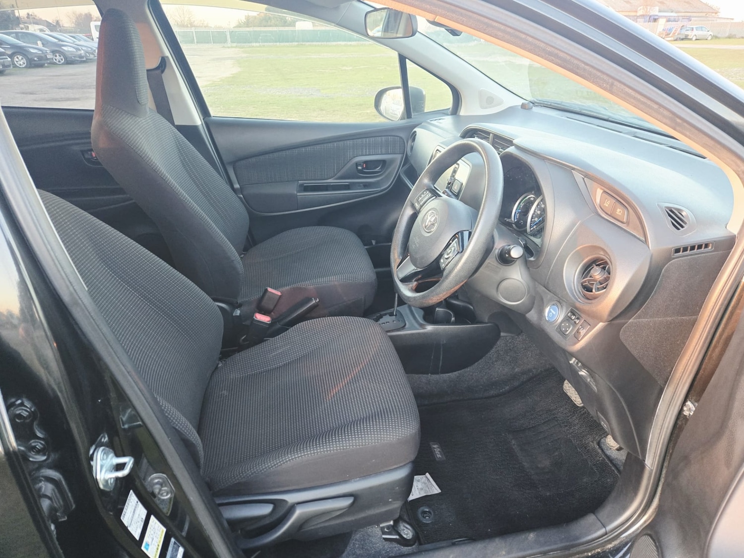 Used Toyota Yaris 2017 for sale - 77107240: Photo 12