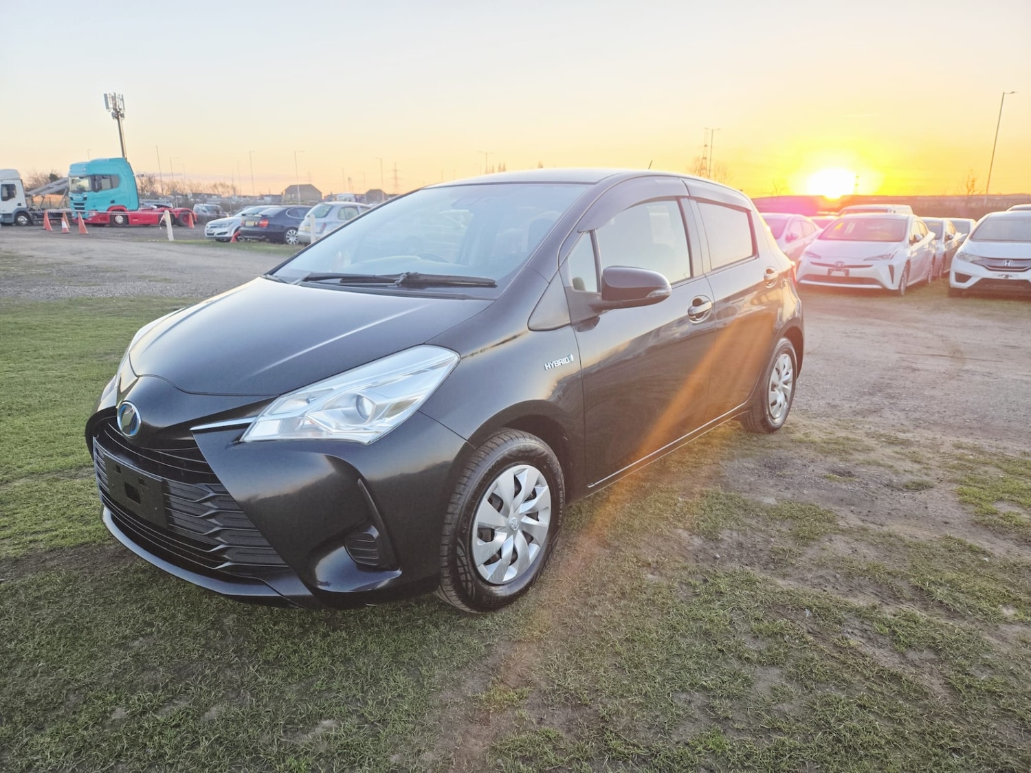 Used Toyota Yaris 2017 for sale - 77107240: Photo 2